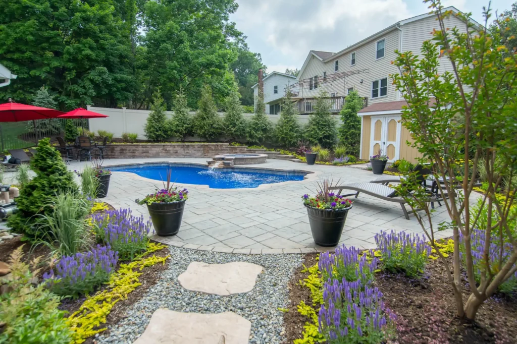 backyard-paradise-in-a-tiny-space 7