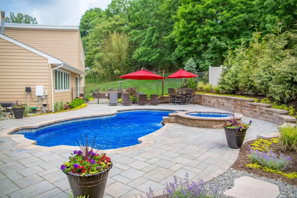 backyard-paradise-in-a-tiny-space 2