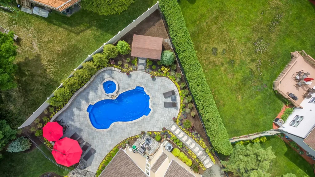 backyard-paradise-in-a-tiny-space 1